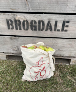 FREE tote bag and apples